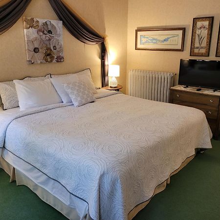 Ruby Manor Bed & Breakfast Gananoque Εξωτερικό φωτογραφία