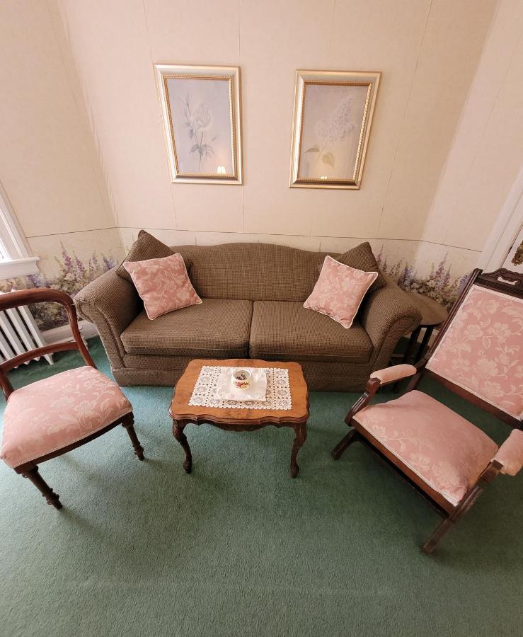 Ruby Manor Bed & Breakfast Gananoque Εξωτερικό φωτογραφία
