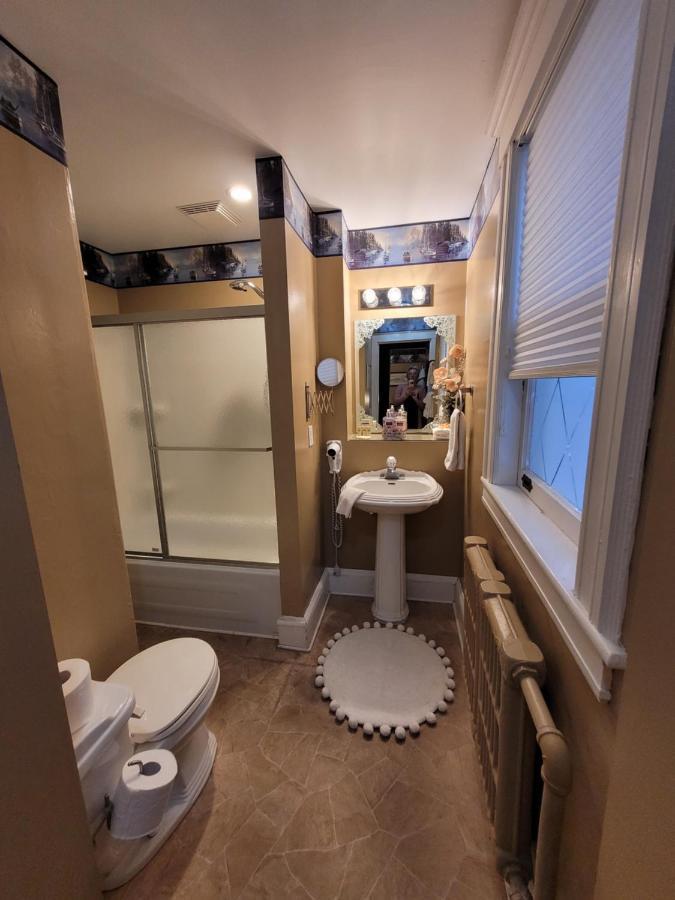 Ruby Manor Bed & Breakfast Gananoque Εξωτερικό φωτογραφία